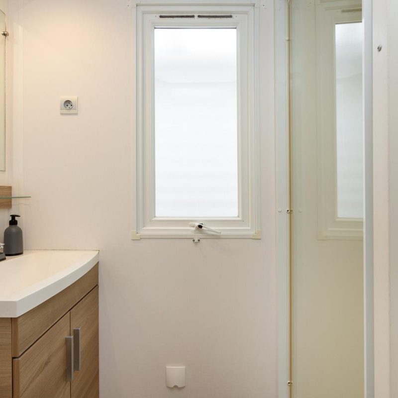 b9f59eed-a267-447c-a9a8-f458ff250c1e