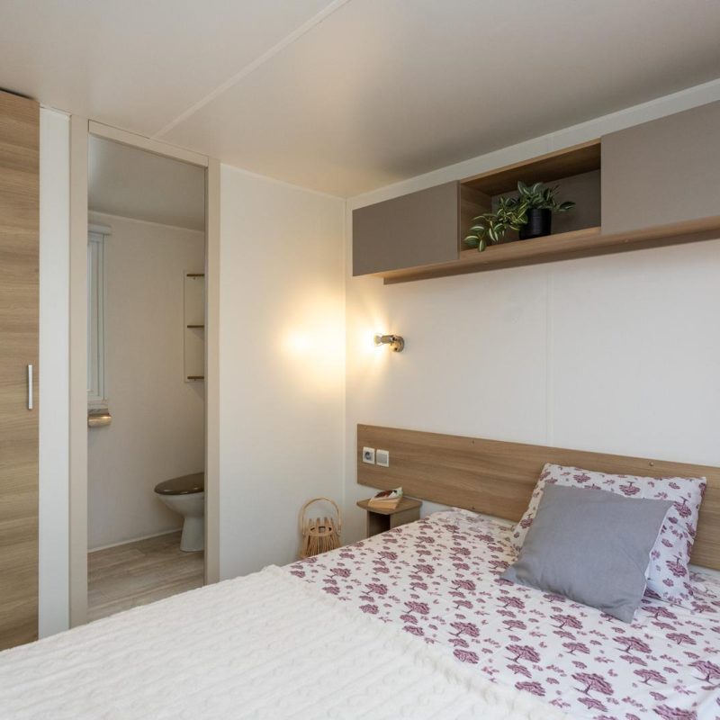 e697a335-c76a-490b-9ea0-b03e539523d6